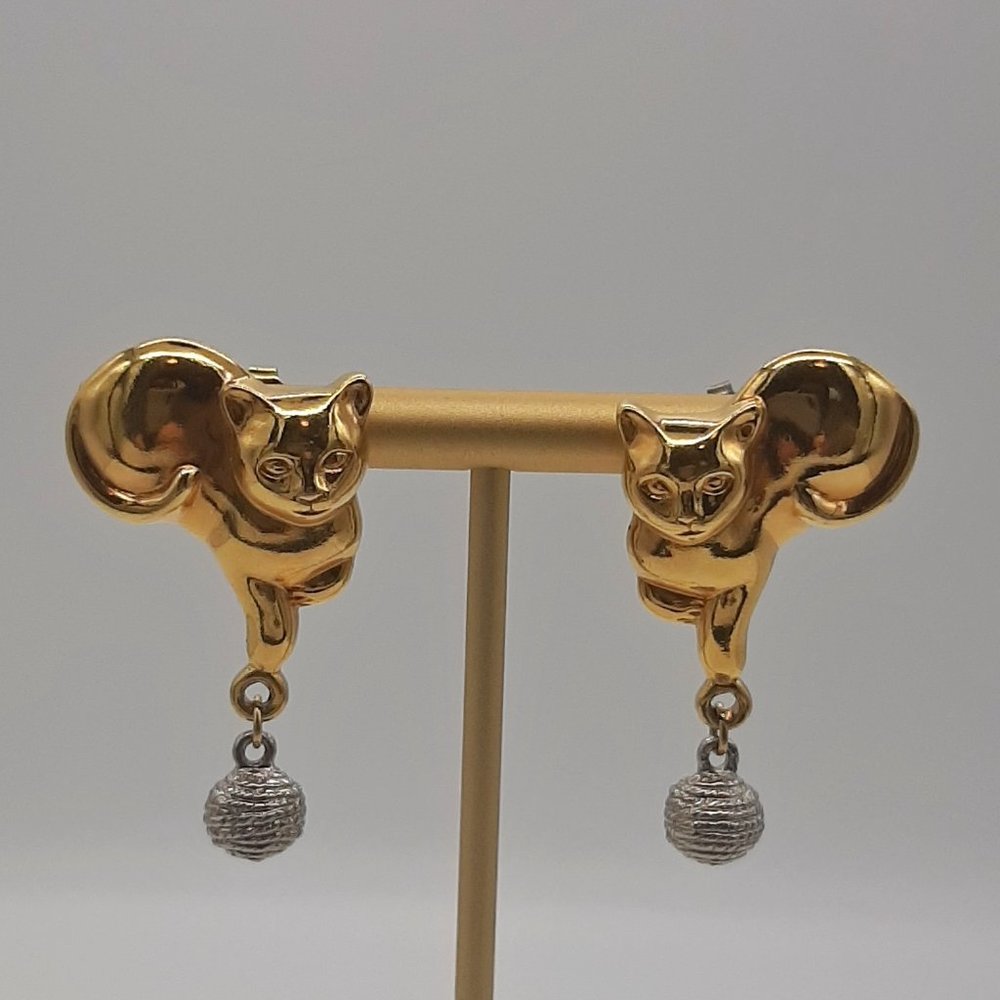 VTG Avon Gold Tone Cat With Ball Dangle Earrings